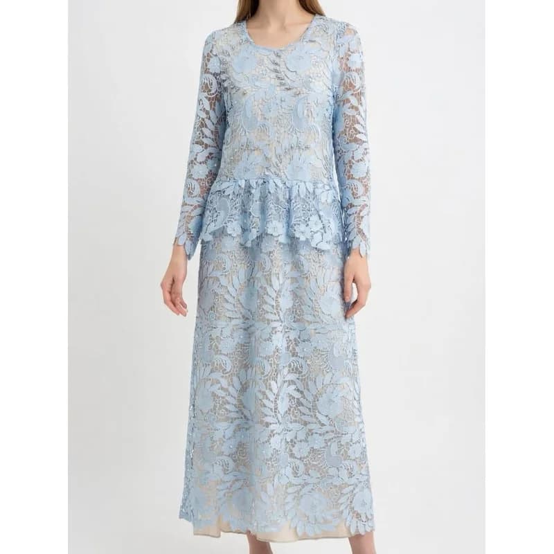 Fustan blu me dantelle